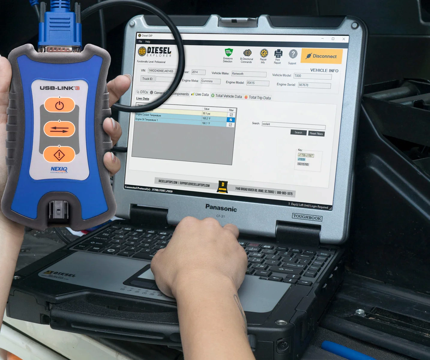 Mid Ohio Mobile Mechanic Car and Truck Diagnostics with laptop
