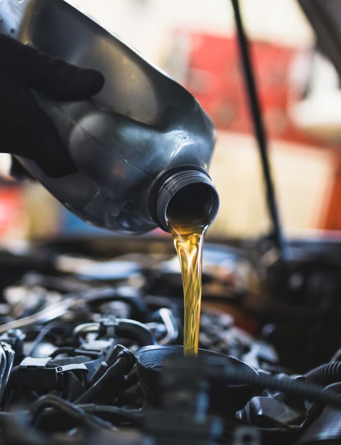 Synthetic Blend Oil: The Benefits and Applications
