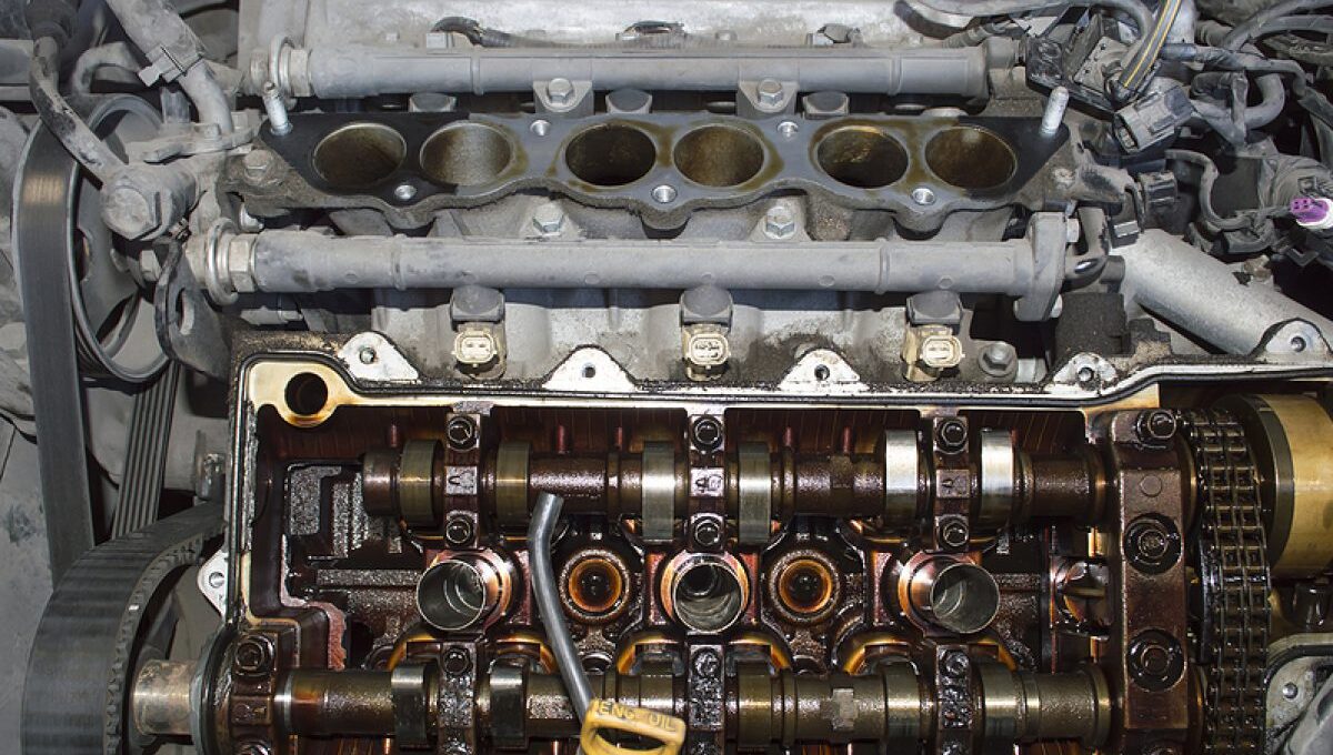 Valve Cover Gasket Leaks – There Are Common Warning Signs